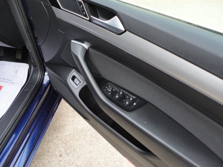 2019 Volkswagen Passat - photo 8