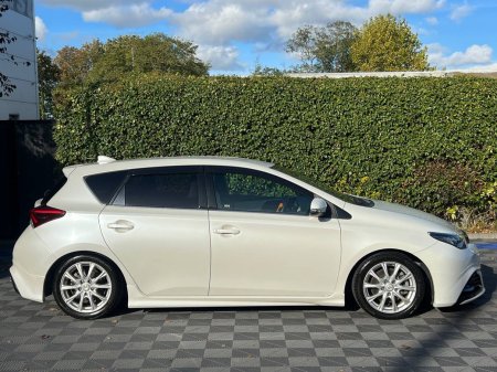 2017 Toyota Auris - photo 2