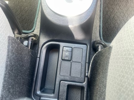 2012 Toyota Vitz - photo 16
