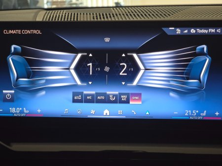 2025 BMW 5-Series - photo 15