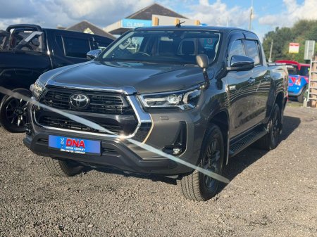 2023 Toyota Hilux - photo 3