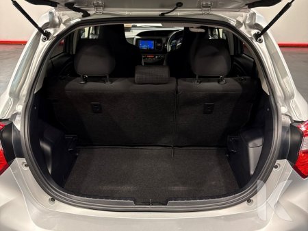 2019 Toyota Vitz - photo 12