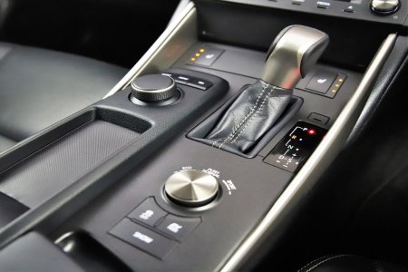 2017 Lexus IS - photo 23