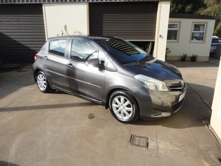 2012 Toyota Yaris - photo 2
