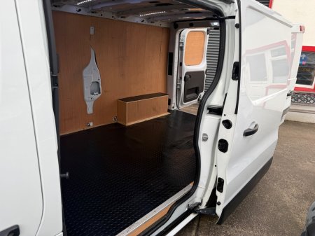 2020 Nissan NV300 - photo 16