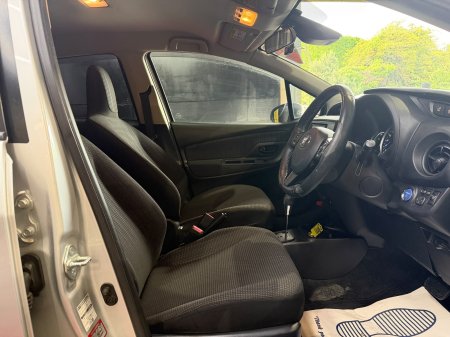 2017 Toyota Vitz - photo 22