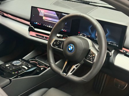 2025 BMW 5-Series - photo 10