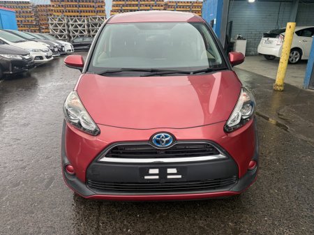2017 Toyota Sienta - photo 2
