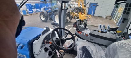 2025 New Holland T5.130 DC - photo 4