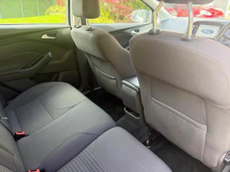 2016 Ford Focus - photo 15