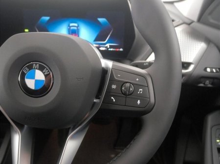 2025 BMW 1-Series - photo 12