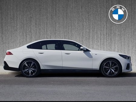 2024 BMW 5-Series - photo 3