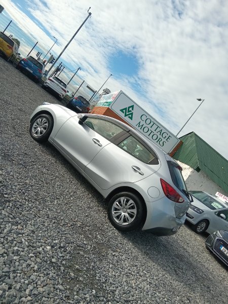 2017 Mazda Demio - photo 3