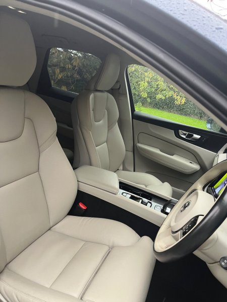 2022 Volvo XC60 - photo 2