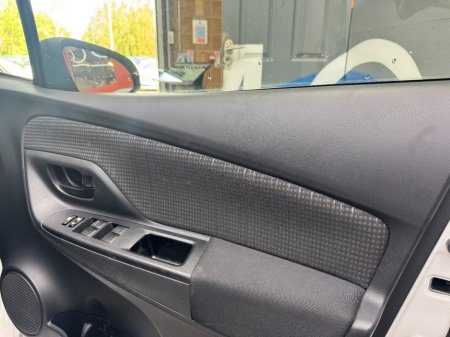 2019 Toyota Vitz - photo 19