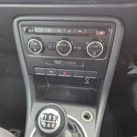 2014 Volkswagen Beetle - photo 12