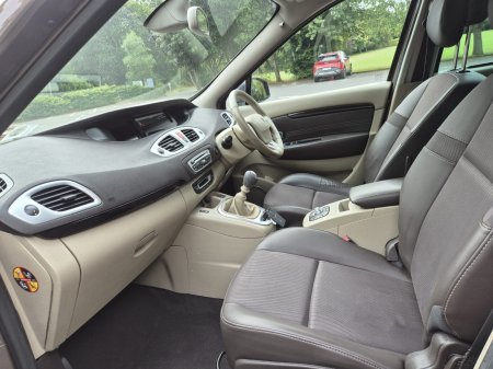 2010 Renault Scenic - photo 17