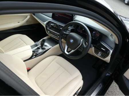 2023 BMW 5-Series - photo 11