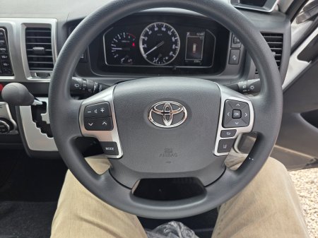 2025 Toyota Hiace - photo 8