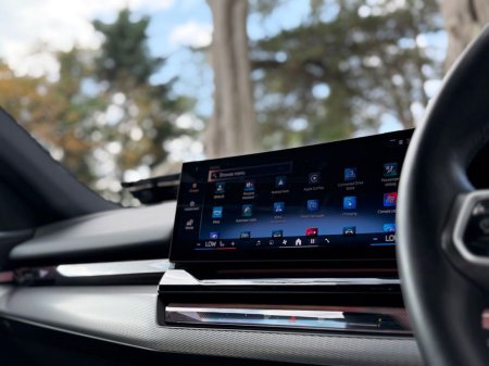 2025 BMW 5-Series - photo 17