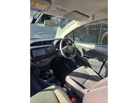 2019 Toyota Vitz - photo 9