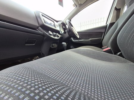 2016 Toyota Vitz - photo 20
