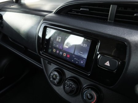 2017 Toyota Vitz - photo 13