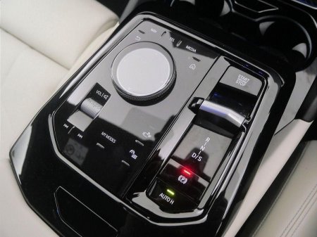 2024 BMW 5-Series - photo 10