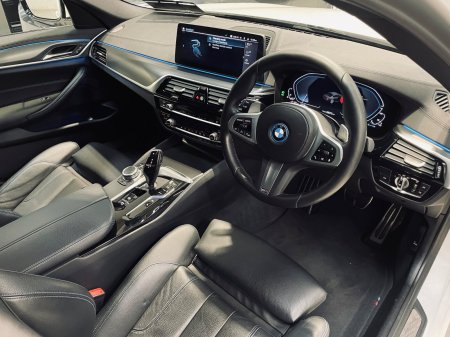 2022 BMW 5-Series - photo 9