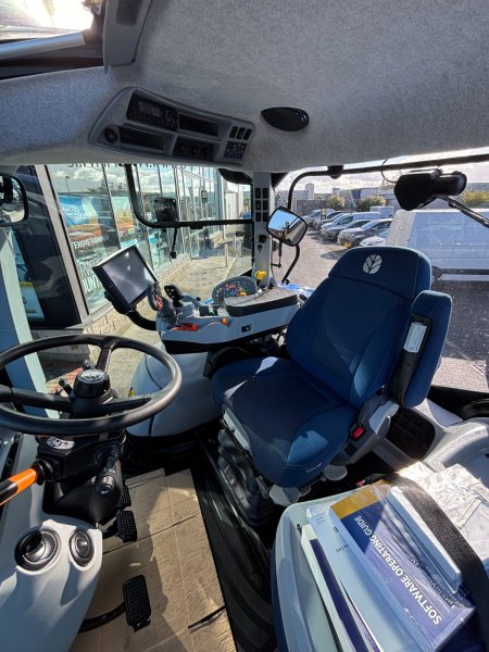 0 New Holland T7.225 - photo 5
