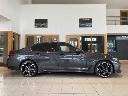 2023 BMW 5-Series - photo 2