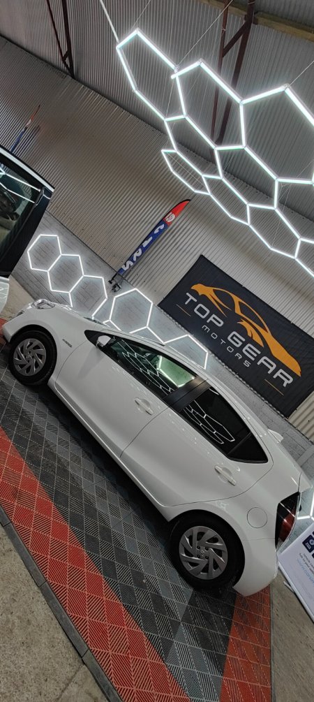 2017 Toyota Aqua - photo 16