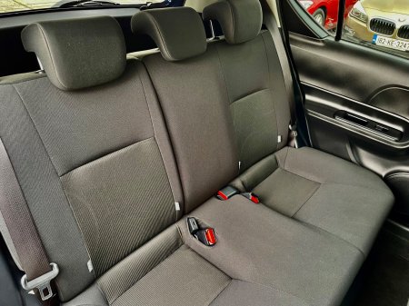 2019 Toyota Aqua - photo 18