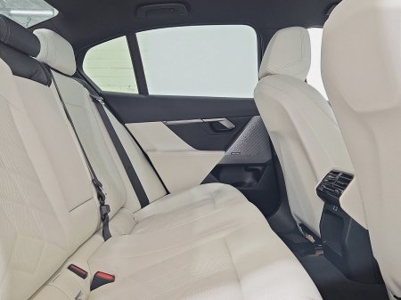 2024 BMW 5-Series - photo 21