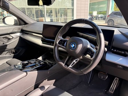 2024 BMW 5-Series - photo 5