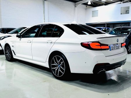 2022 BMW 5-Series - photo 6