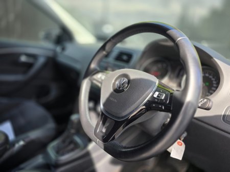 2017 Volkswagen Polo - photo 2
