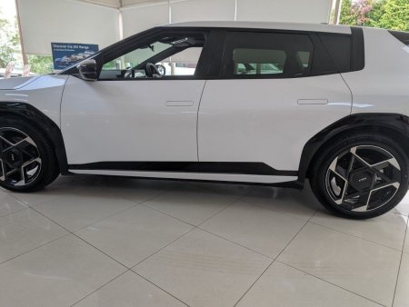 2026 Kia EV4 - photo 2