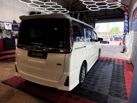 2019 Toyota Noah - photo 4