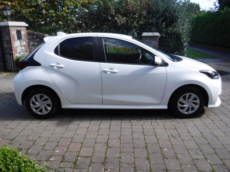 2021 Toyota Yaris - photo 2