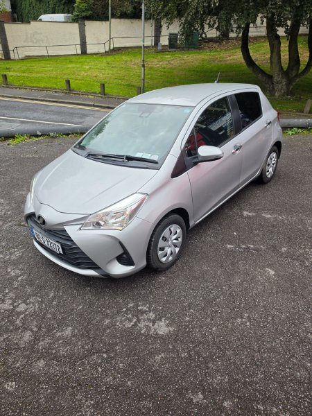 2018 Toyota Vitz - photo 4
