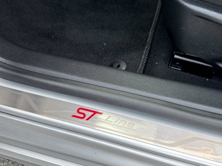 2020 Ford Focus - photo 17