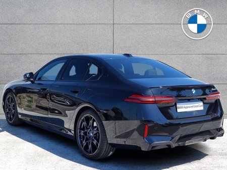 2024 BMW 5-Series - photo 2