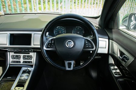 2013 Jaguar XF - photo 2