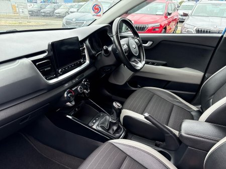 2021 Kia Stonic - photo 2