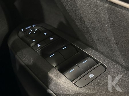 2025 Toyota Yaris - photo 18