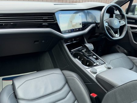 2023 Volkswagen Touareg - photo 9