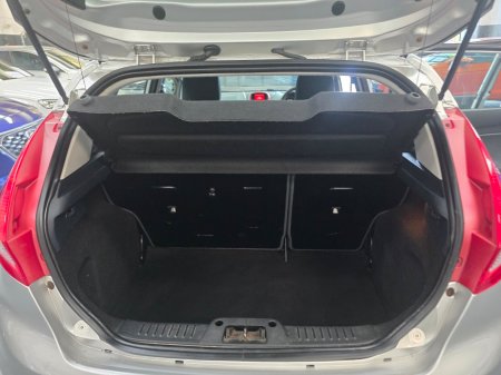 2011 Ford Fiesta - photo 14