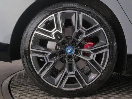 2024 BMW 5-Series - photo 14
