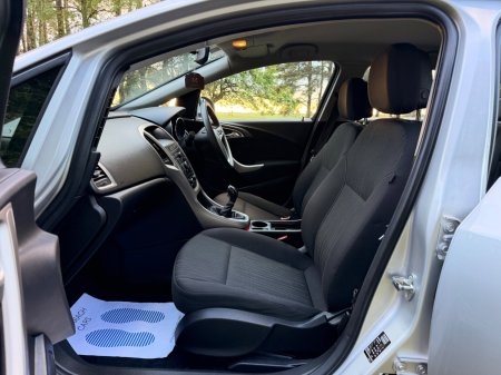 2011 Opel Astra - photo 26